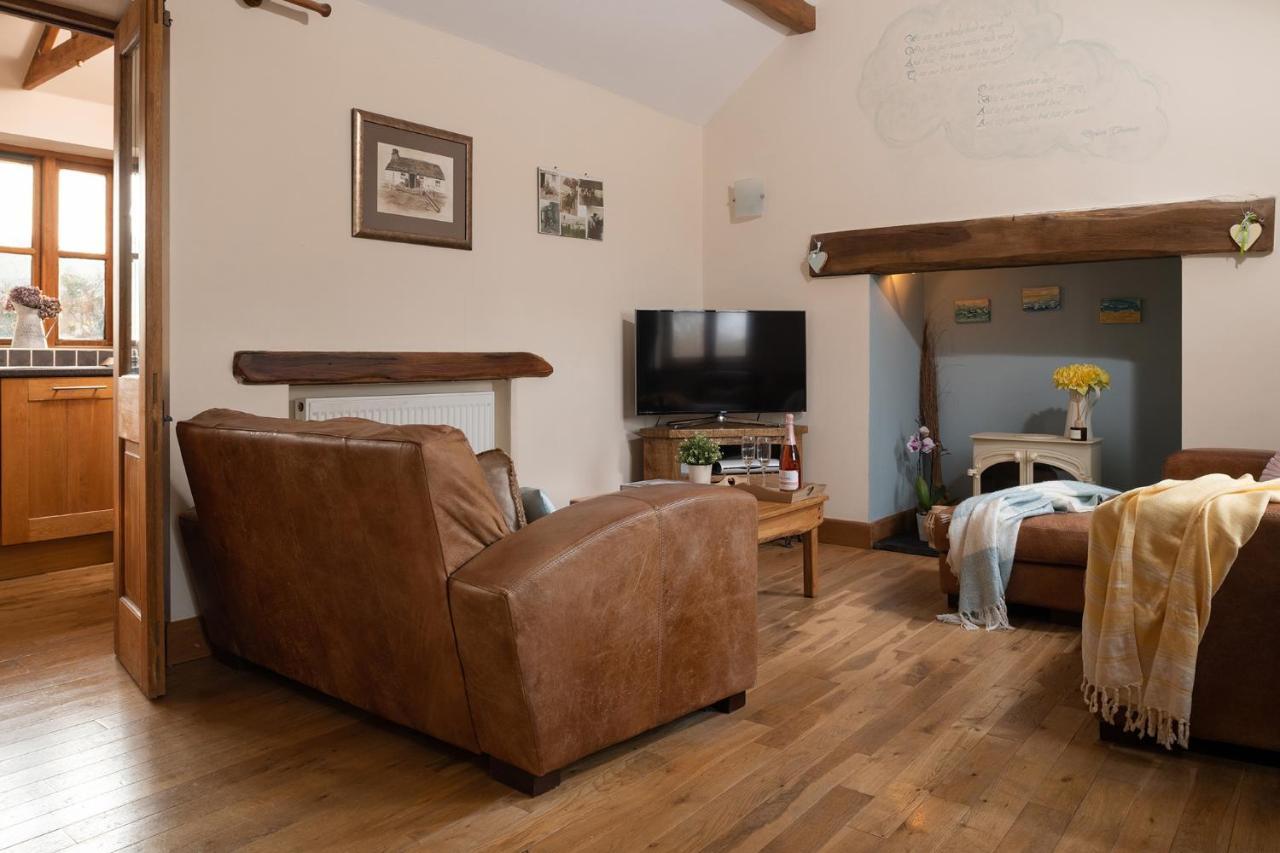 Beautiful Countryside Cottage On The North Wales Coast Abergele Exteriör bild