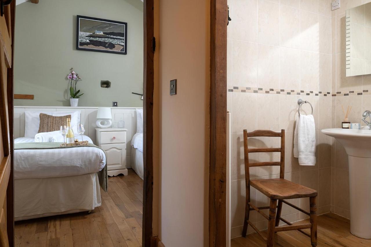 Beautiful Countryside Cottage On The North Wales Coast Abergele Exteriör bild